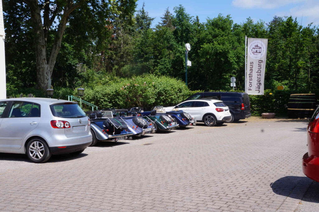 Auto Club Treffen im Forsthaus Jägersburg Einhausen. Auf dem Parkplatz