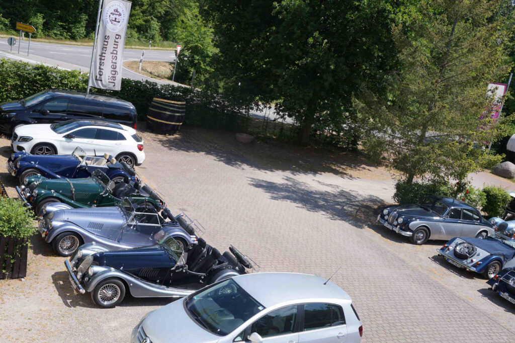 Auto Club Treffen im Forsthaus Jägersburg Einhausen. Auf dem Parkplatz