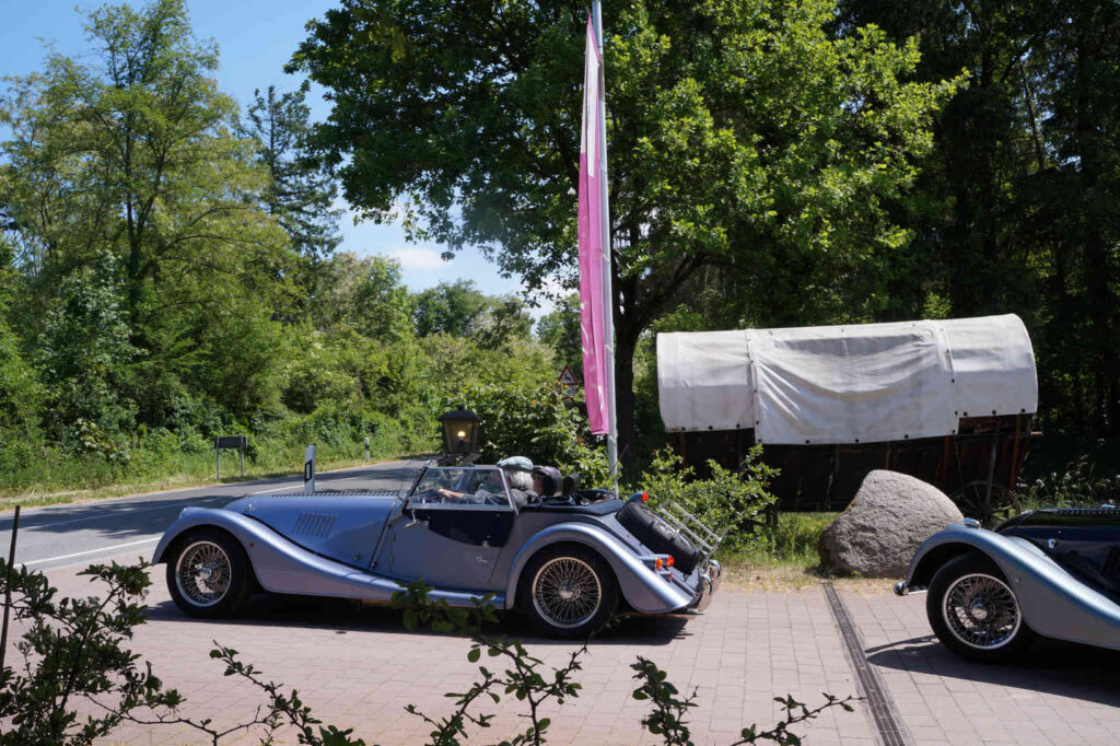 Auto Club Treffen im Forsthaus Jägersburg Einhausen. Bei der Ausfahrt