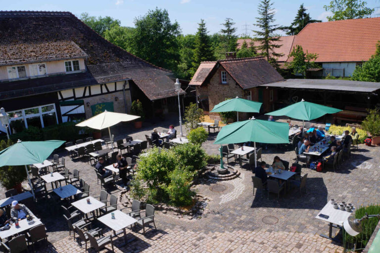 Biergarten Forsthaus Jägersburg Einhausen. Bei schönem Wetter.