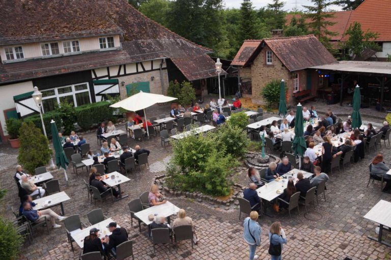 Die ersten Gäste, zum kroatischem Abend im Forsthaus