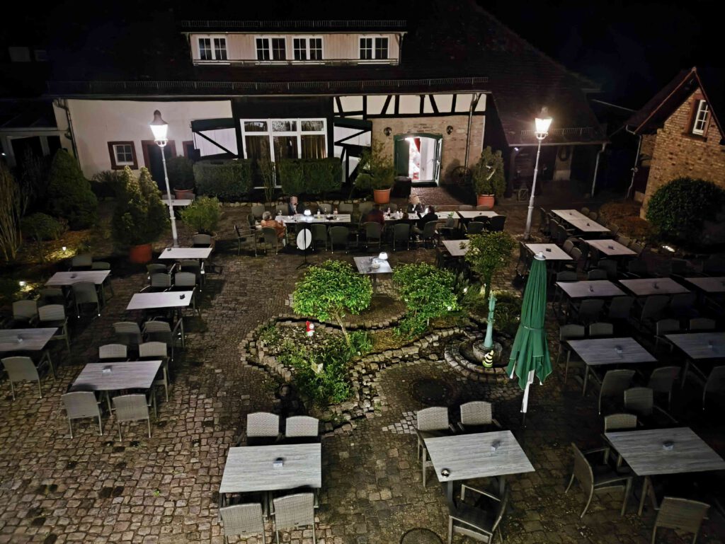 Biergarten bei Nacht Forsthaus Jägersburg in Einhausen