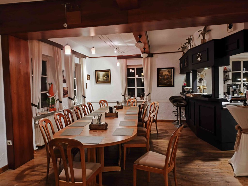 Großer Tisch Forsthaus Jägersburg in Einhausen1